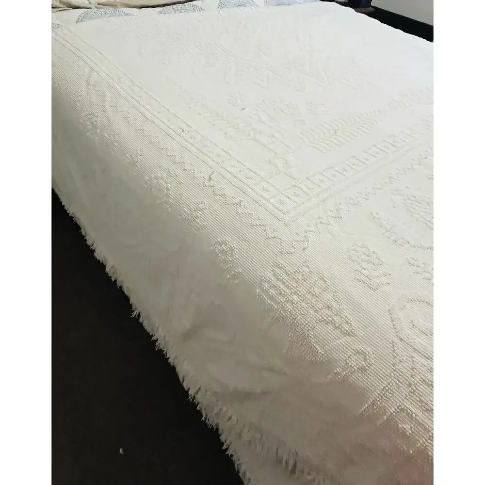 Vintage Chenille Bedspread Blanket Fringe White Cotton Cottage 120